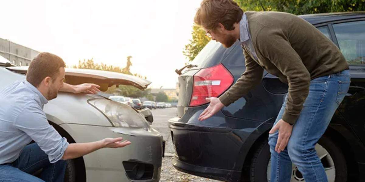 Two car owners in a heated argument, raising suspicions of car insurance fraud. 